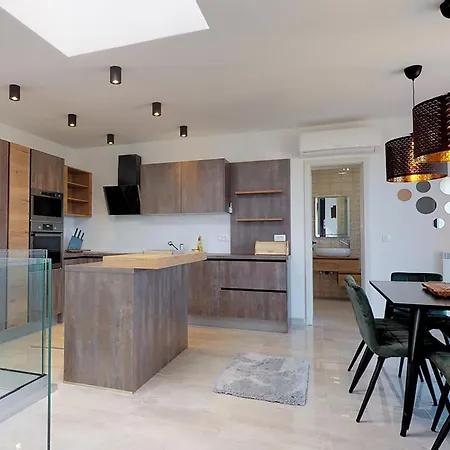 Gorgeous In With House Sea View Apartmán *